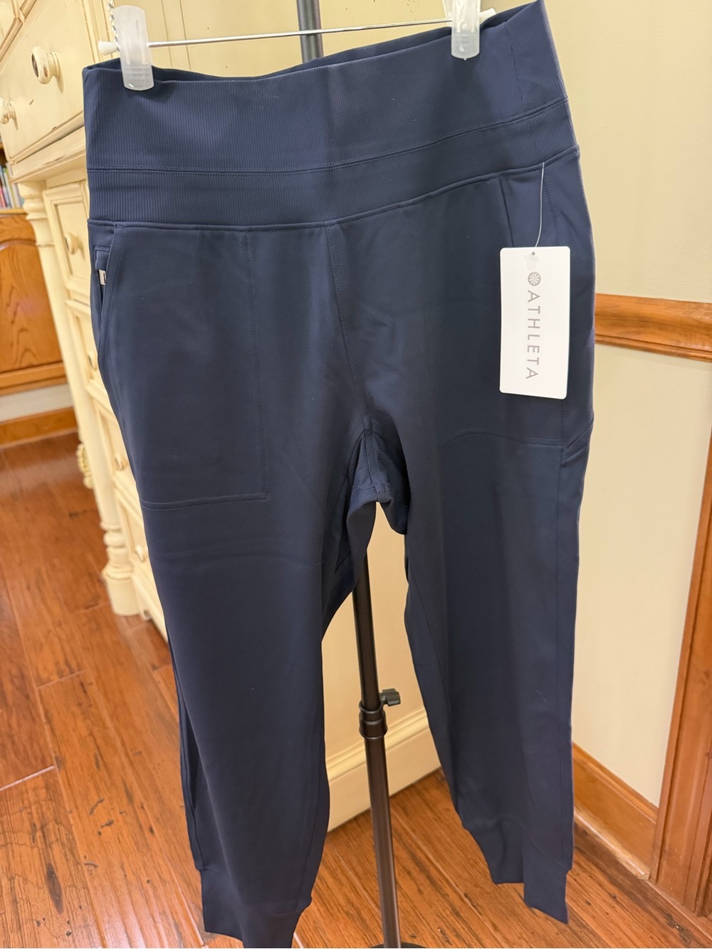 Athleta Ladies Navy High-Waist Active Capri Leggings